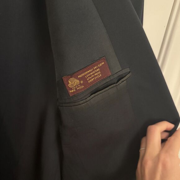 Men's Navy Jos A Bank 38R 100% Pure Wool Sport Coat Gold Details VGUC - Picture 2 of 6